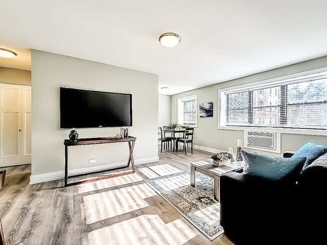 Building Photo - 525 W Surf St Unit B Rental