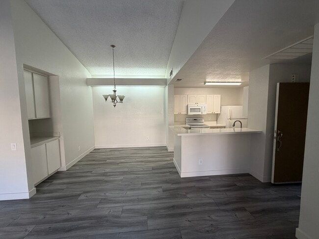 Photo - 2035 S Elm St Unit 244