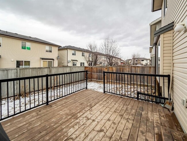 Photo - 118 Luxstone Rd SW