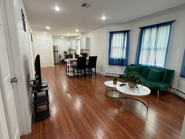 Building Photo - 7 Alexander Ave Unit 2