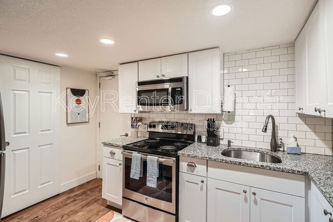 Photo - 682 N Clarkson St