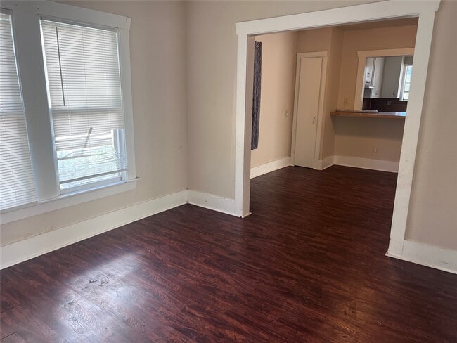 Photo - 202 W 1st St