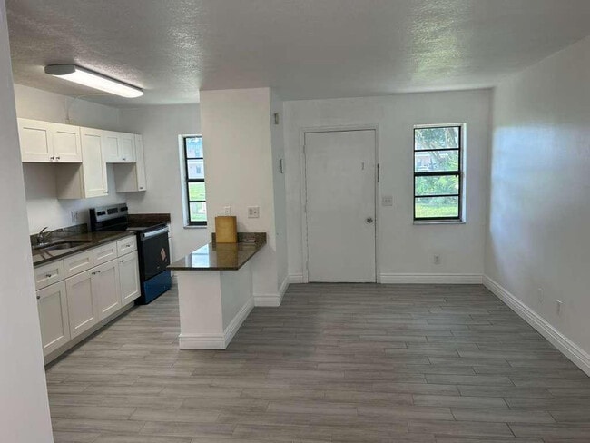 Building Photo - 1081 SE Monterey Rd Unit C12