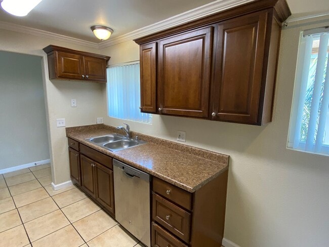 1162 Cuyamaca St Unit 1162 N Cuyamaca #4