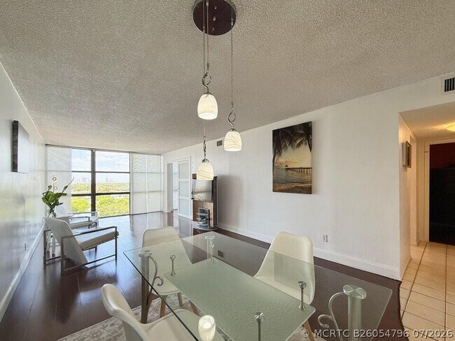 Photo - 800 Parkview Dr Unit 823