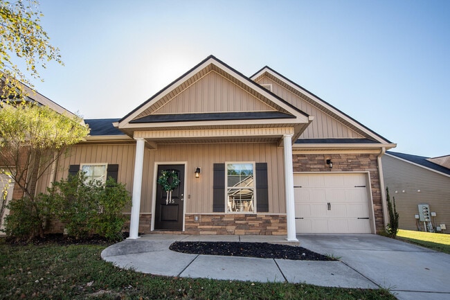 Building Photo - 915 Erika Ln