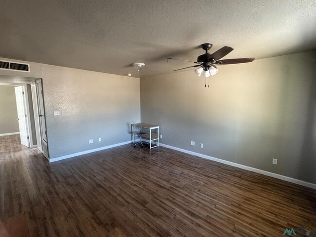 Photo - 905 Bullock Ct