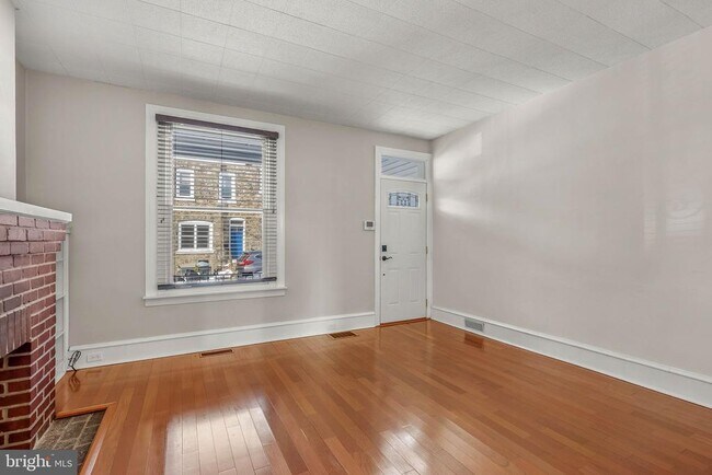 Photo - 272 Kalos St