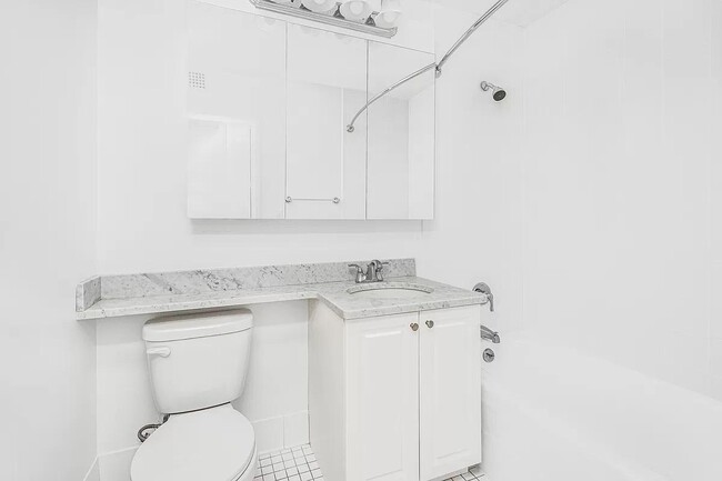 Photo - 3333 Henry Hudson Pkwy