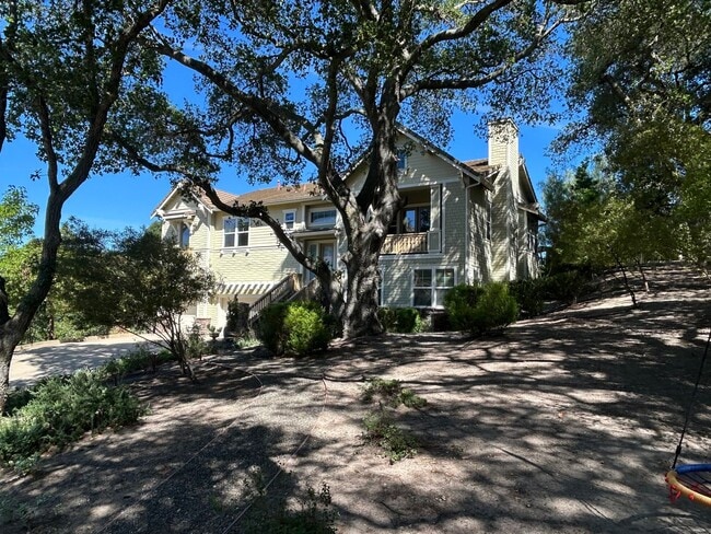 Photo - Luxurious and Spacious 5 Bedroom in Gilroy