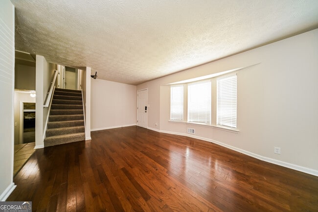 Photo - 5338 Olde St