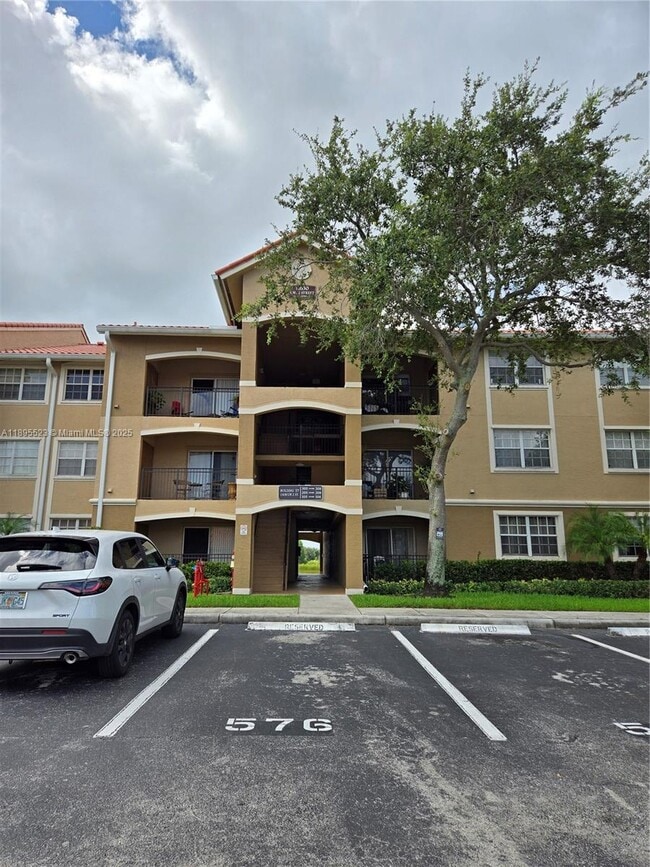 Building Photo - 11630 SW 2nd St Unit 17306