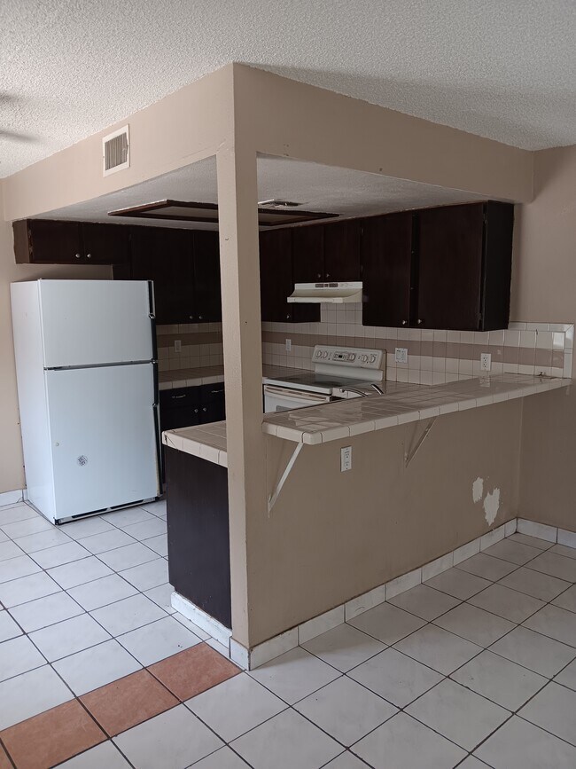 Photo - 2304 Saturn Ave Unidad B