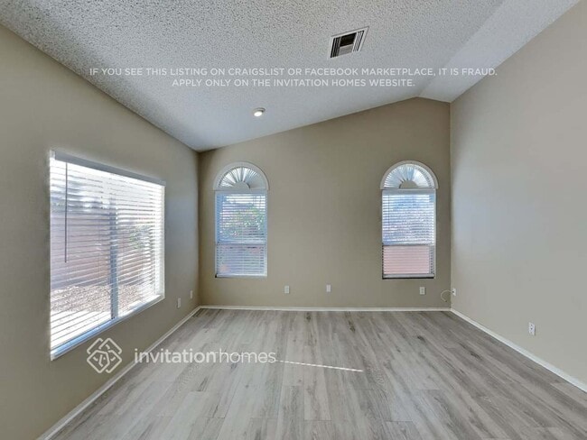 Photo - 1055 W Sunward Dr