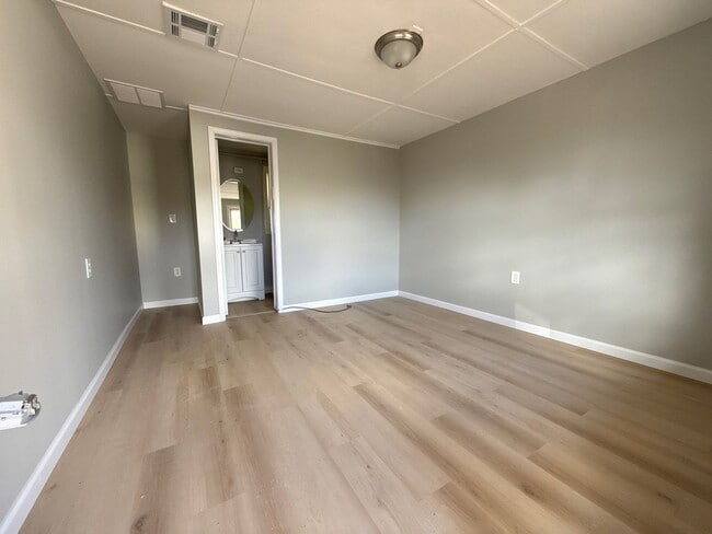 Photo - 12102 Belair Rd Unidad Motel 3