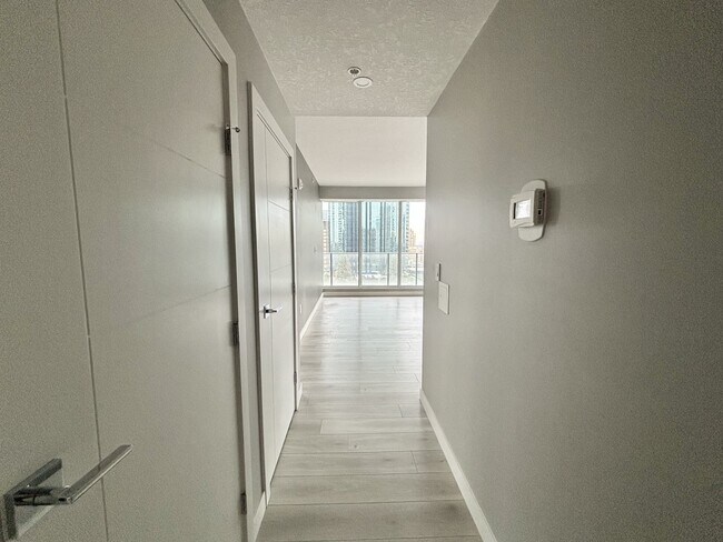 Photo - 10180-10103 103 St NW