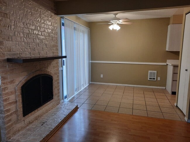 Photo - Steilacoom Gardens, 2 bedroom, 1 bath Townhome Style Condo.