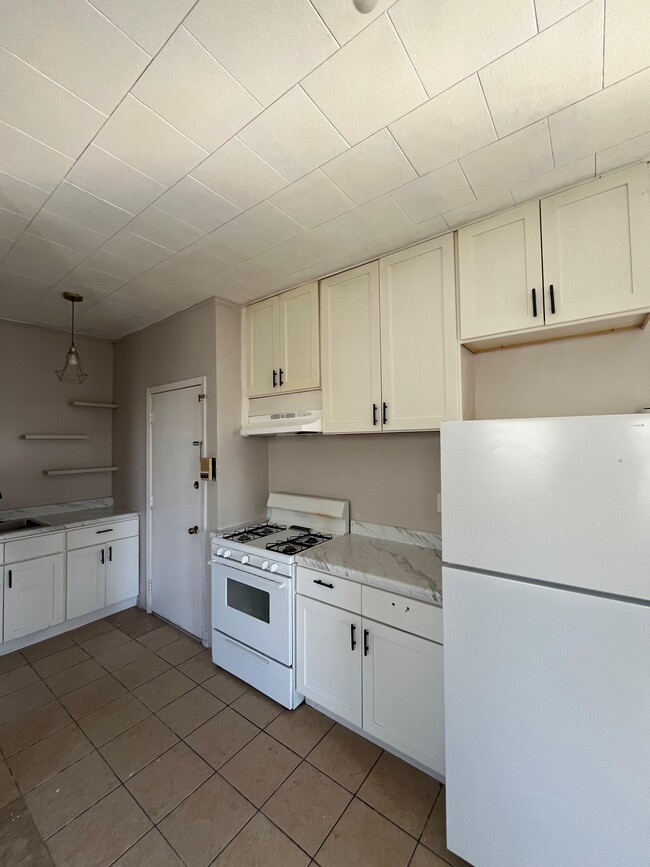 Building Photo - 67 W 53rd St Unit 5