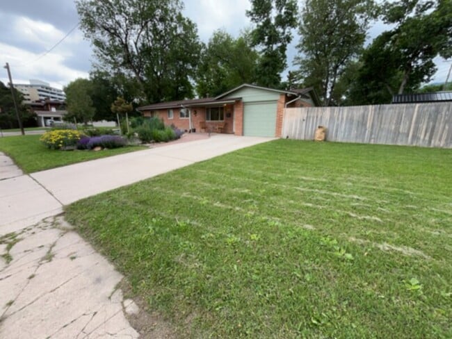 Building Photo - Welcome to this Colorado Springs charmer i... Rental
