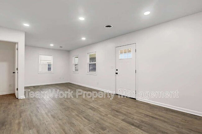 Photo - 3027 Terry Dr