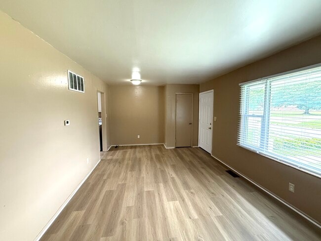 Photo - 401 Morris Dr