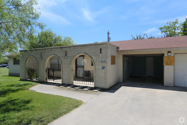 Building Photo - Covina Plaza Rental