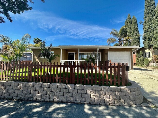 Photo - Entertainers Dream Home With Lots of Chara...