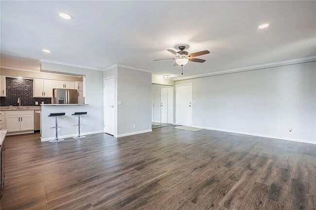 Photo - 1000 East Ave