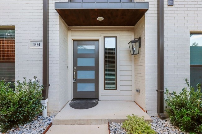 Stunning 3 Bedroom 3.5 Bathroom Townhome i... - Stunning 3 Bedroom 3.5 Bathroom Townhome i...