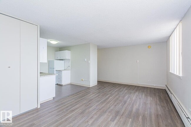 Photo - 8510-8111 111 St NW