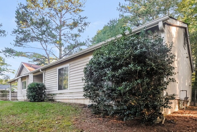 Photo - 3835 Scarsborough Dr SW