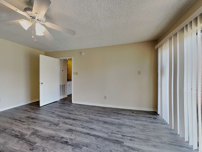 Photo - 6946 Maple Fox Dr