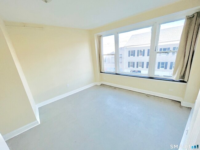 Building Photo - 77 Bank St Unit 2B