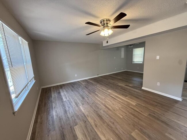 Building Photo - 104 Peace St