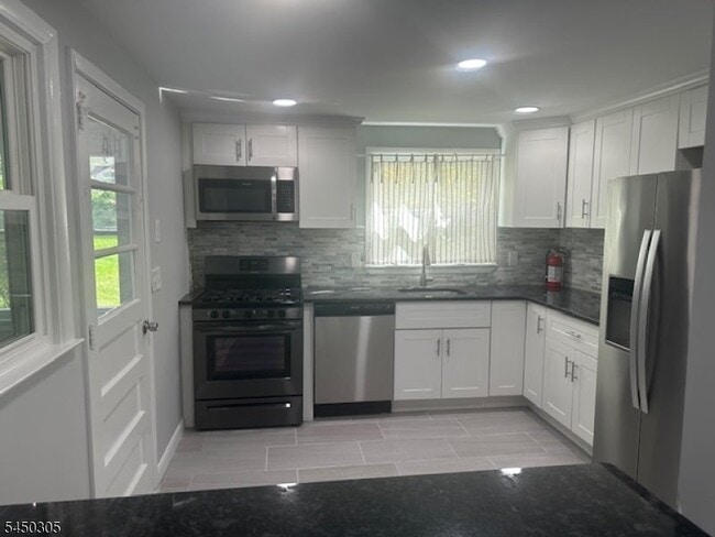 1 Hillairy Ct