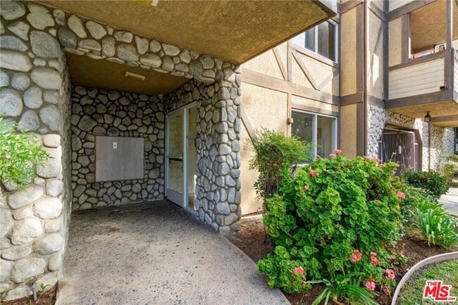 Photo - 2925 E Spaulding St Unit 307