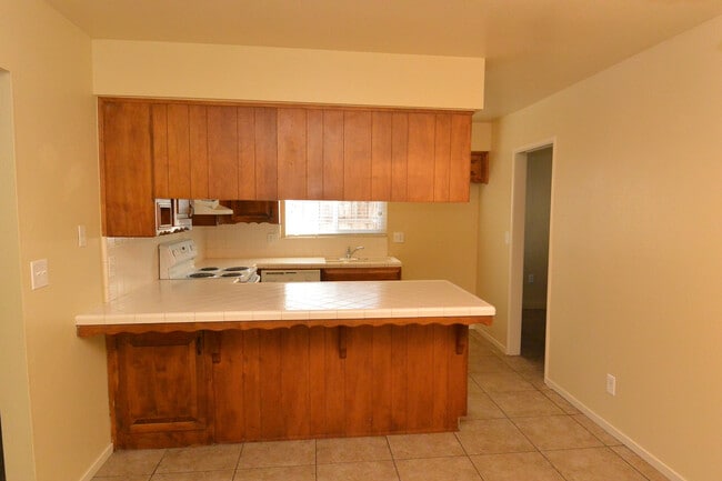 Photo - 3 Bedroom 2 Bathroom Home in SW Visalia close to shopping and restaurants!
