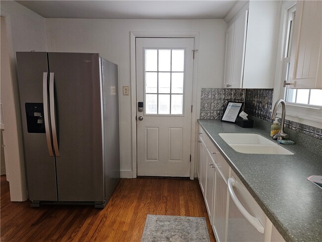 Building Photo - 940 S Grosvenor Rd