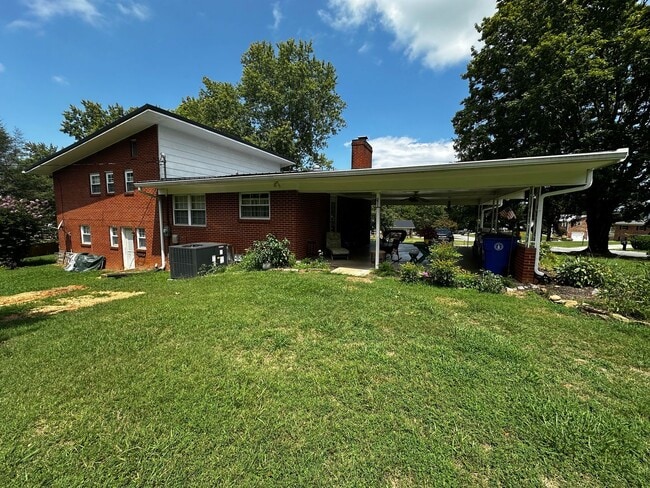 Photo - Partially furnished 3 bed/ 1.5 bath - Morr...