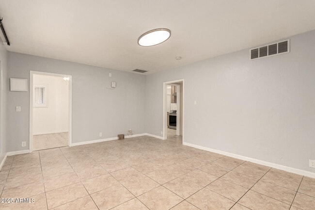 Photo - 839 E Lawrence Rd