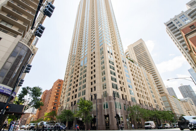 Building Photo - 33 W Ontario St Unit 38C Rental
