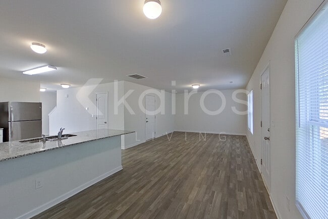 Photo - 2051 Country Pl