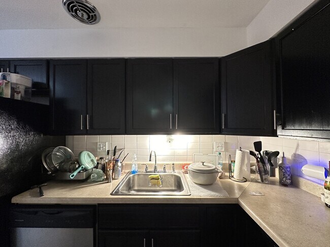 Photo - 3825 N Pine Grove Ave Unit 113