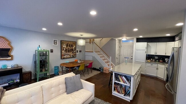 Photo - Spacious in SW