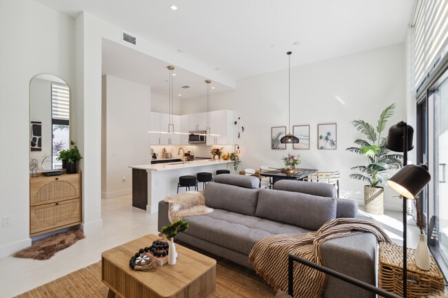 Photo - 1558 4th St Unidad 208