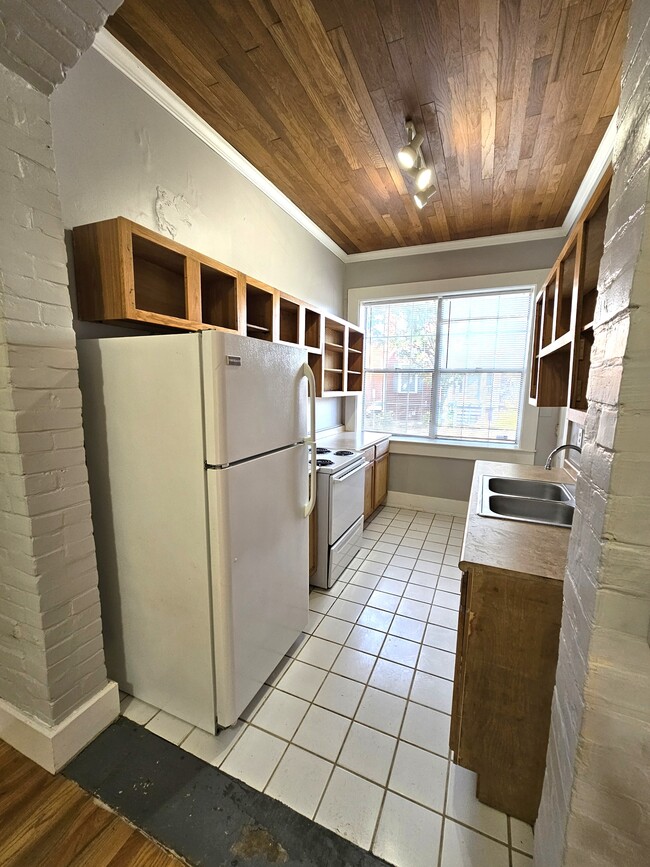 Photo - 607 Lindsay St