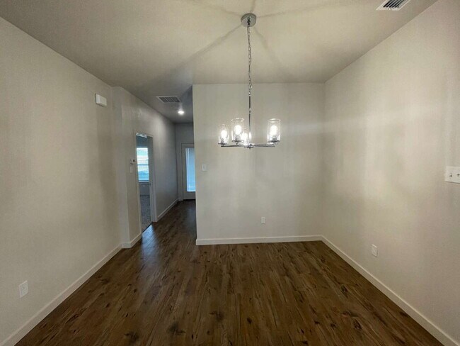 Photo - Luxurious Townhome Located In Abbey Glen - Cooper ISD
