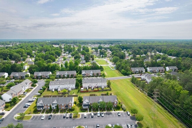 Building Photo - Well-maintained townhouse in Richmond