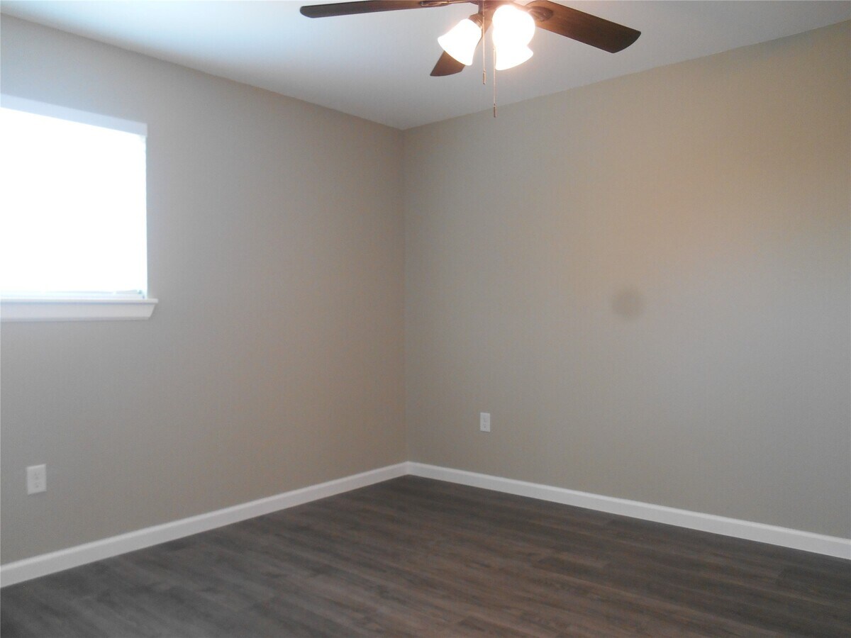 Photo - 1547 Greenfield Rd