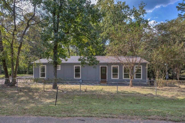 Building Photo - 30519 Lake Cir Ln